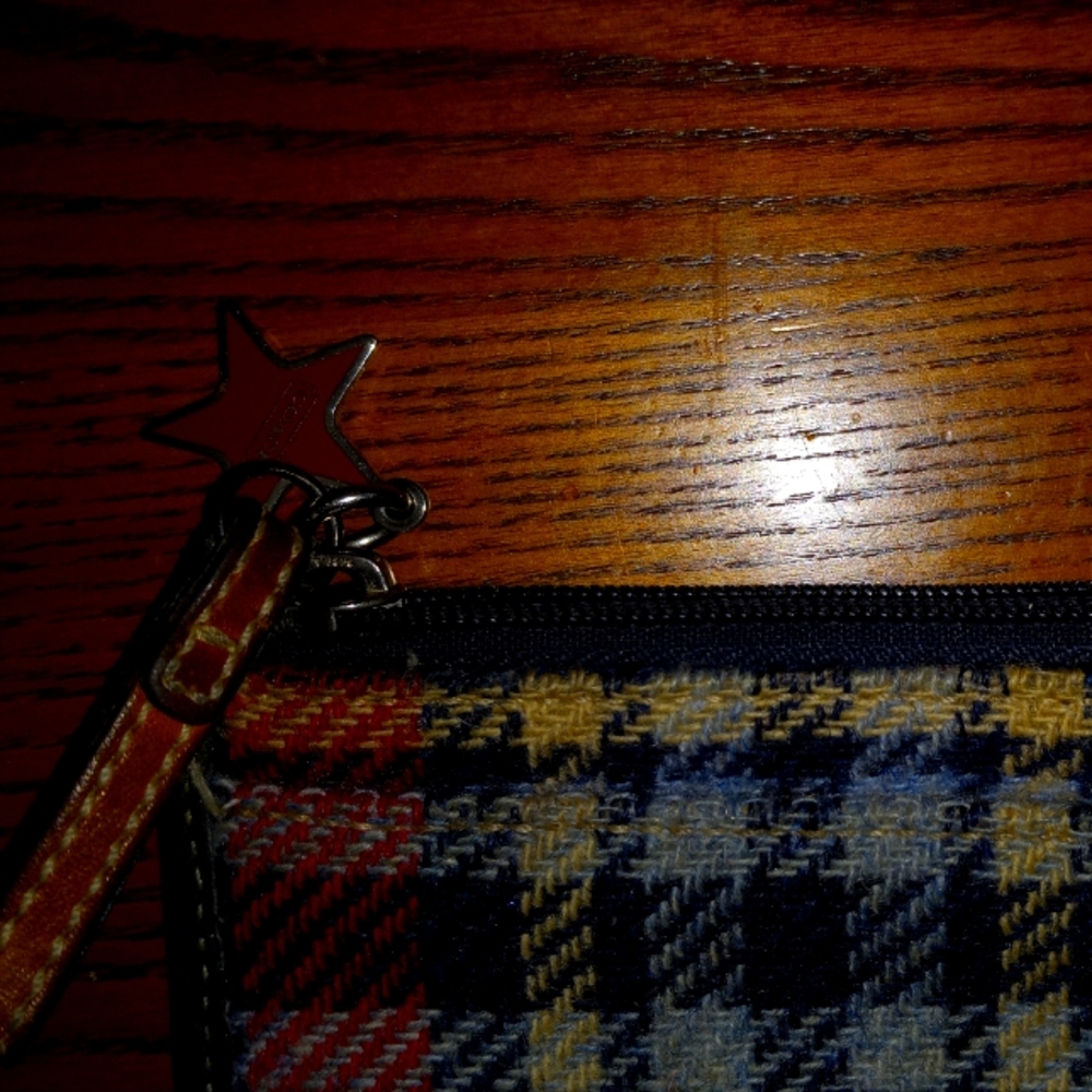 Coach ID, card and money/change purse. Also  a keyring.